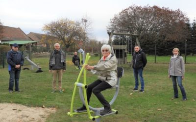 Neue Sportgeräte auf dem Spielplatz