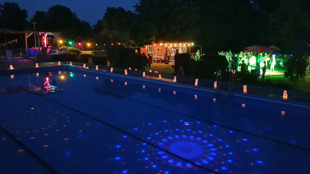 Schwimmfest und romantische Nacht 2025